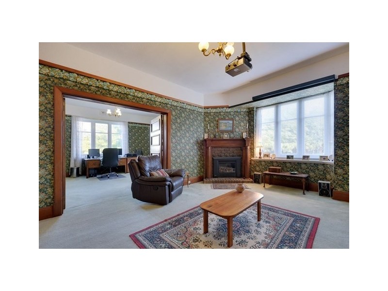 8 Esplanade, Lindisfarne TAS 7015