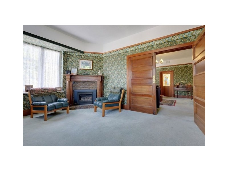 8 Esplanade, Lindisfarne TAS 7015