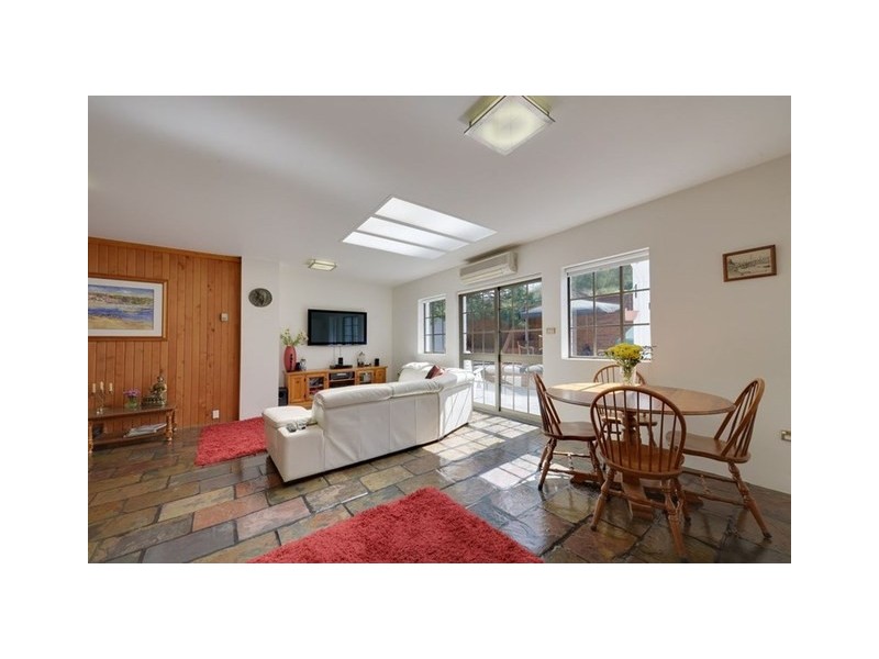 8 Esplanade, Lindisfarne TAS 7015