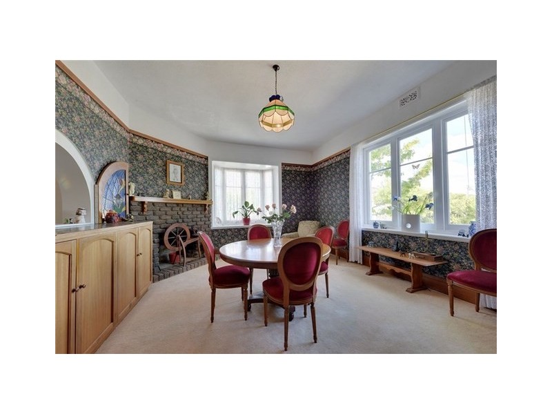 8 Esplanade, Lindisfarne TAS 7015