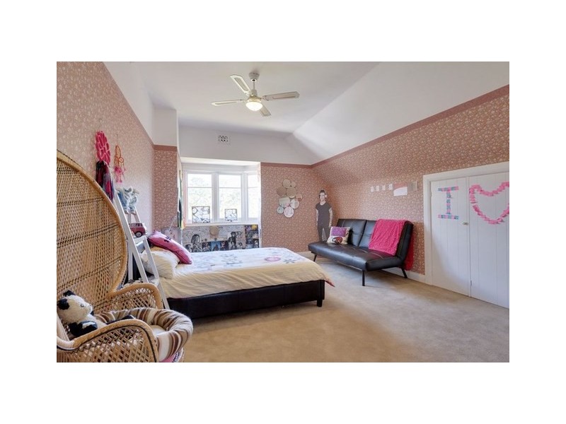 8 Esplanade, Lindisfarne TAS 7015