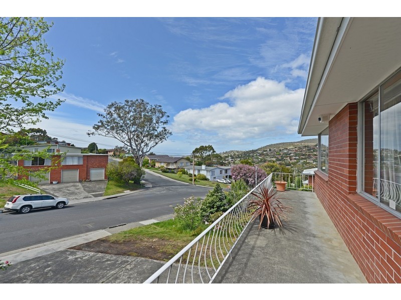 28 Girrabong Road, Lenah Valley TAS 7008