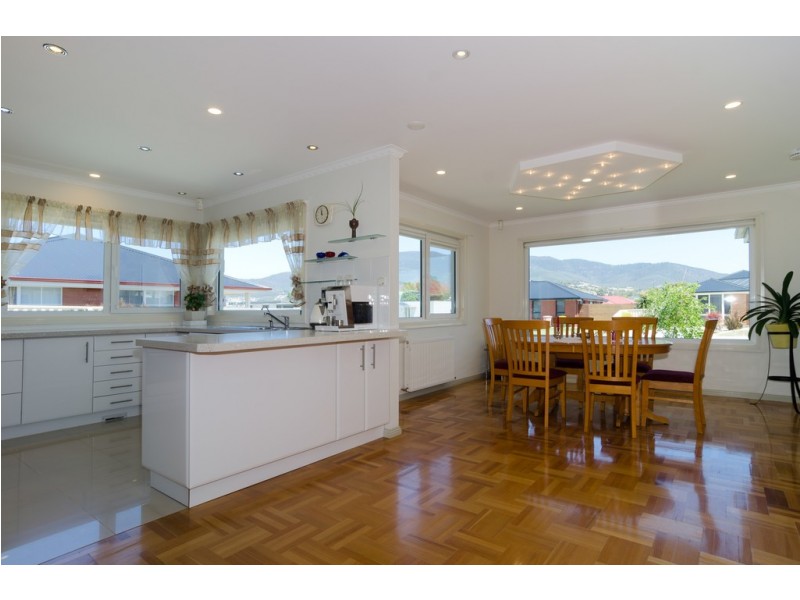 8 Henty Close, Old Beach TAS 7017