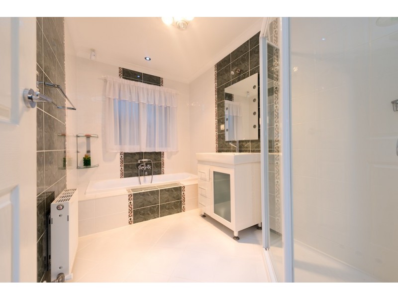 8 Henty Close, Old Beach TAS 7017