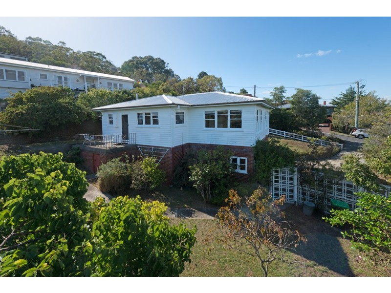 80 Lincoln Street, Lindisfarne TAS 7015