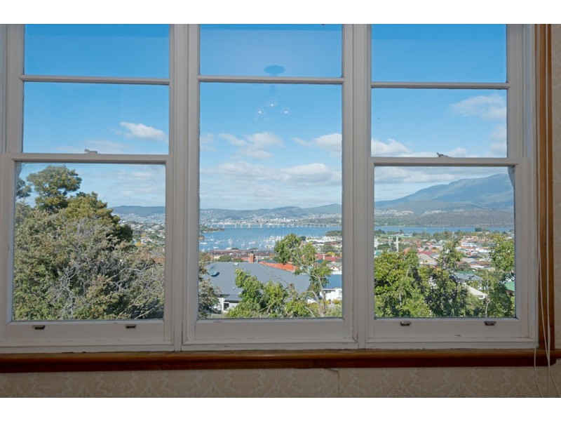 80 Lincoln Street, Lindisfarne TAS 7015