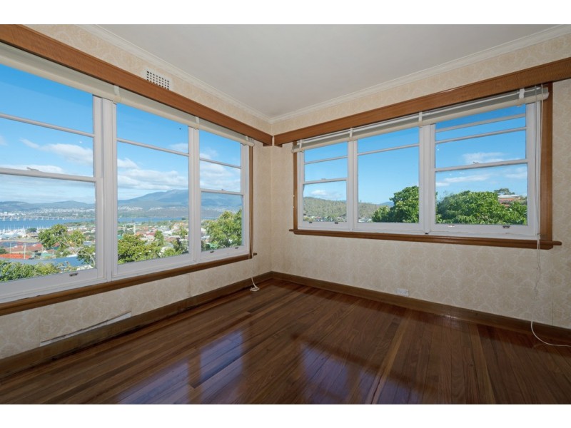 80 Lincoln Street, Lindisfarne TAS 7015
