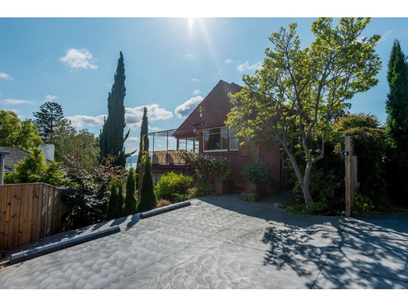 4 Derwentwater Avenue, Sandy Bay TAS 7005