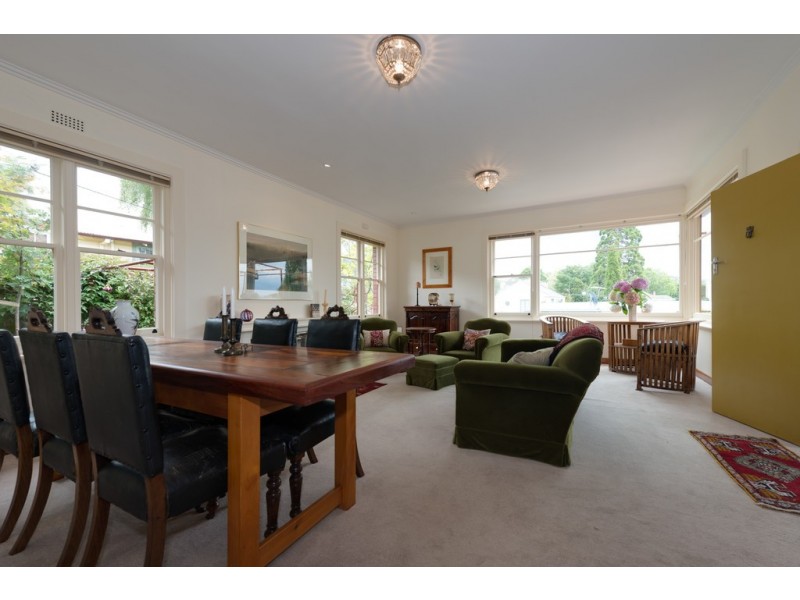 4 Derwentwater Avenue, Sandy Bay TAS 7005