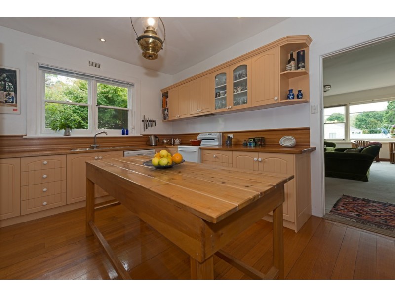 4 Derwentwater Avenue, Sandy Bay TAS 7005