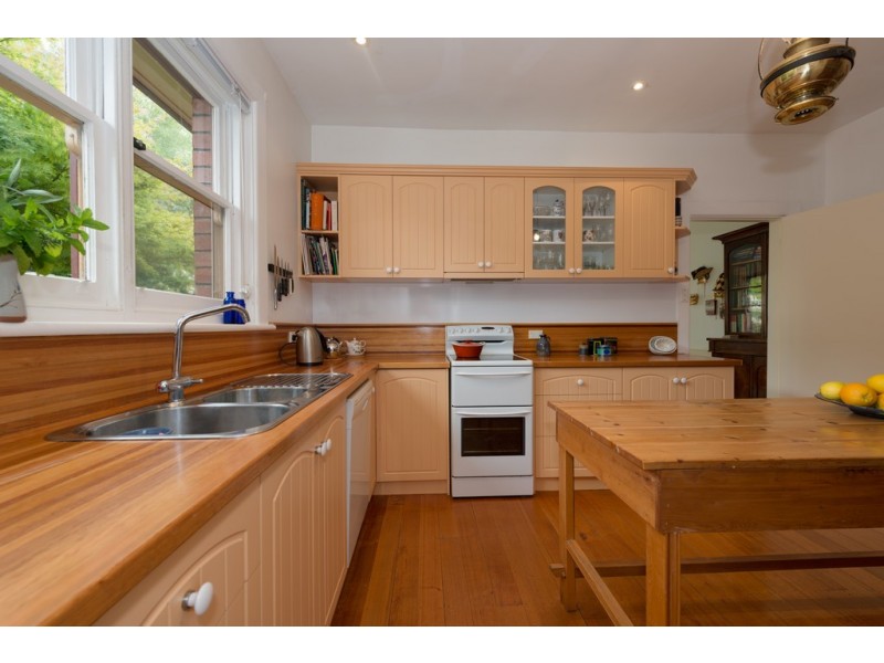4 Derwentwater Avenue, Sandy Bay TAS 7005