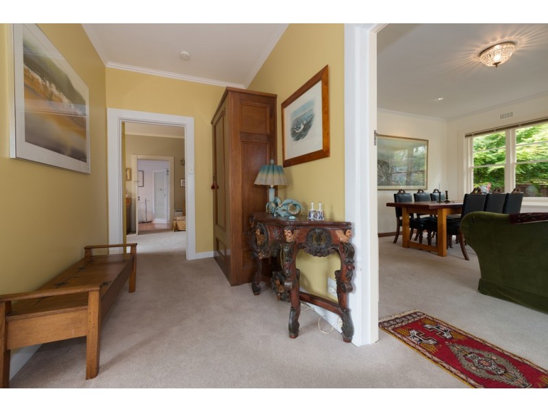4 Derwentwater Avenue, Sandy Bay TAS 7005