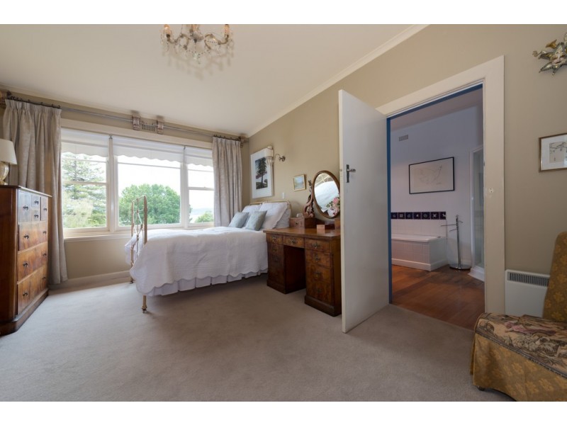 4 Derwentwater Avenue, Sandy Bay TAS 7005
