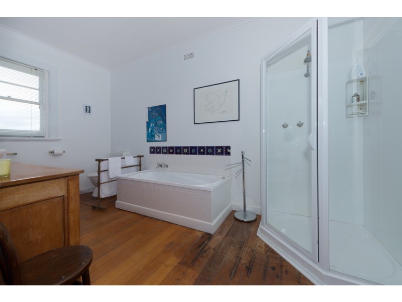 4 Derwentwater Avenue, Sandy Bay TAS 7005