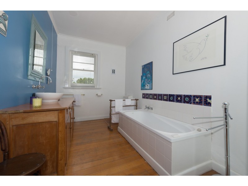 4 Derwentwater Avenue, Sandy Bay TAS 7005