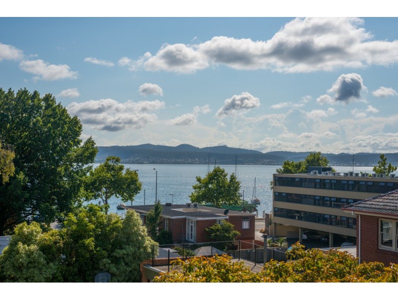 4 Derwentwater Avenue, Sandy Bay TAS 7005