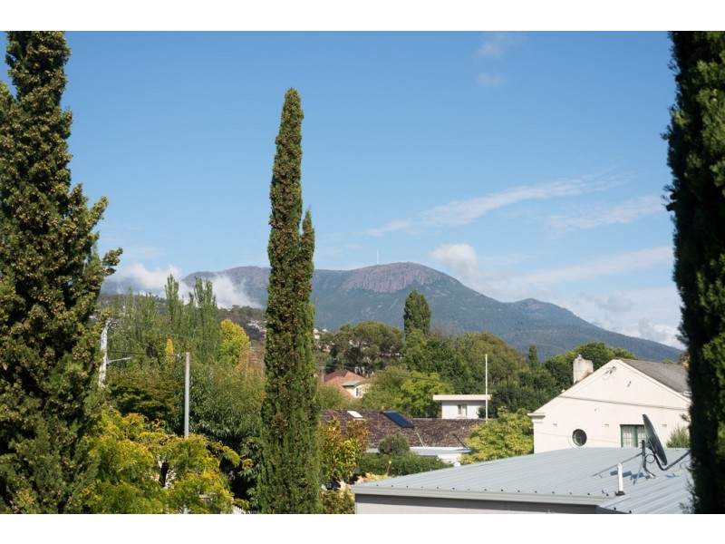 4 Derwentwater Avenue, Sandy Bay TAS 7005