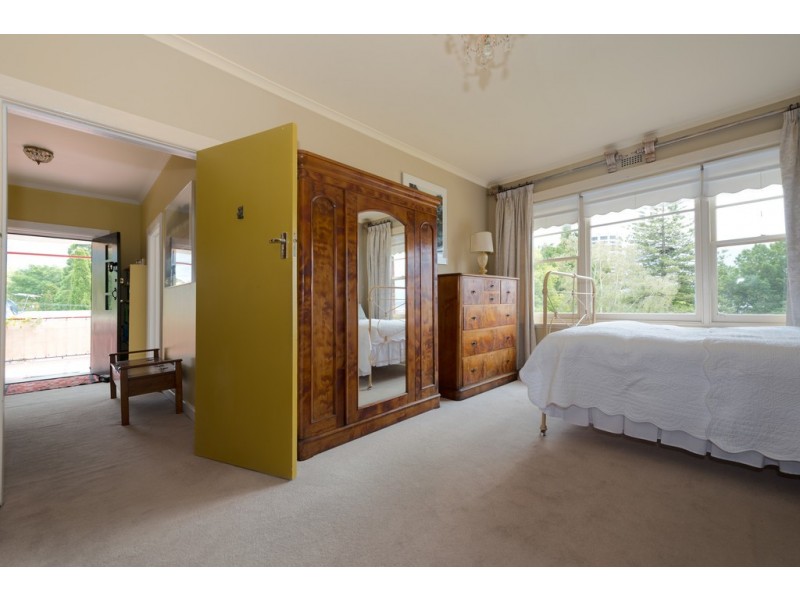 4 Derwentwater Avenue, Sandy Bay TAS 7005
