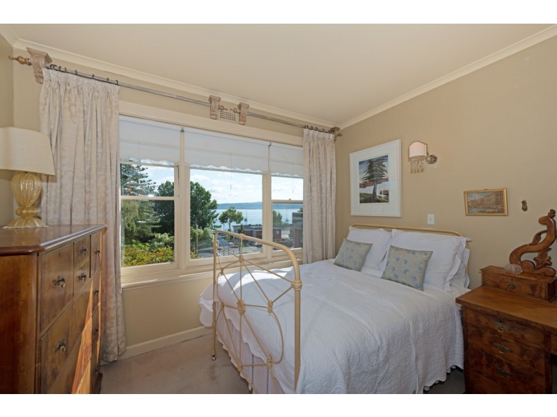 4 Derwentwater Avenue, Sandy Bay TAS 7005