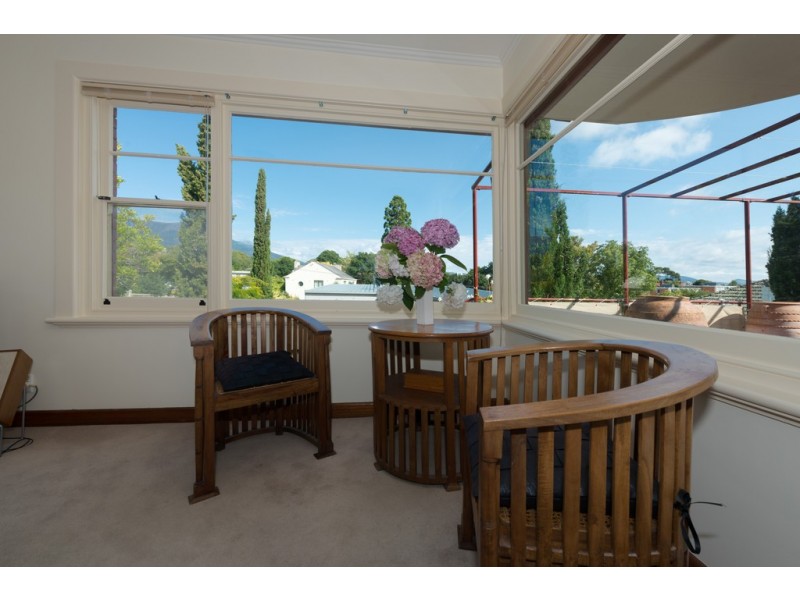 4 Derwentwater Avenue, Sandy Bay TAS 7005