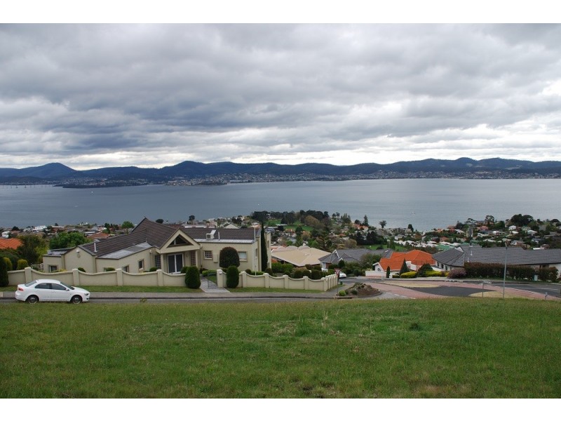 2/7 Nicholas Drive, Sandy Bay TAS 7005