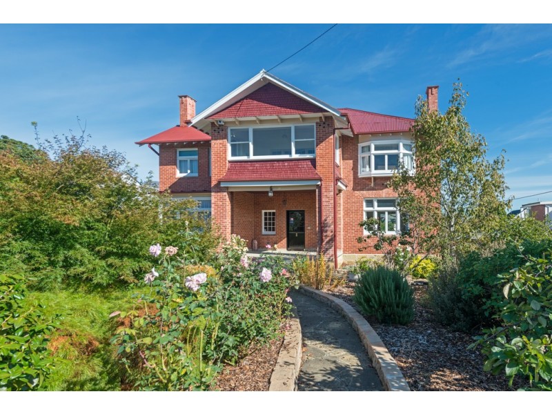 17 Red Chapel Avenue, Sandy Bay TAS 7005