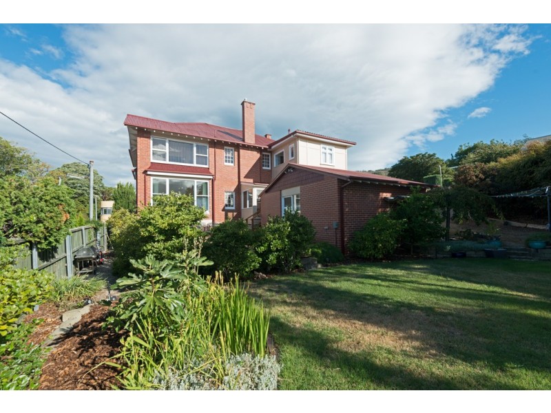 17 Red Chapel Avenue, Sandy Bay TAS 7005