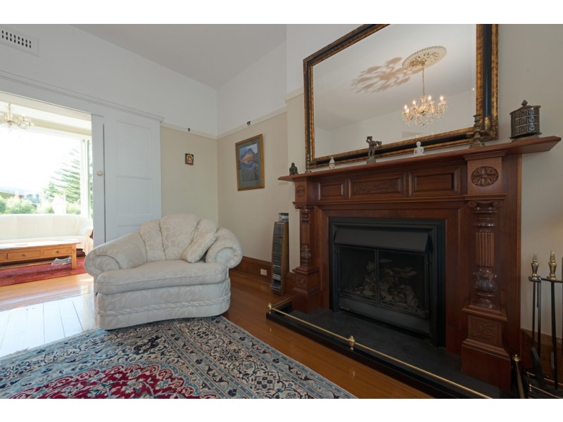 17 Red Chapel Avenue, Sandy Bay TAS 7005