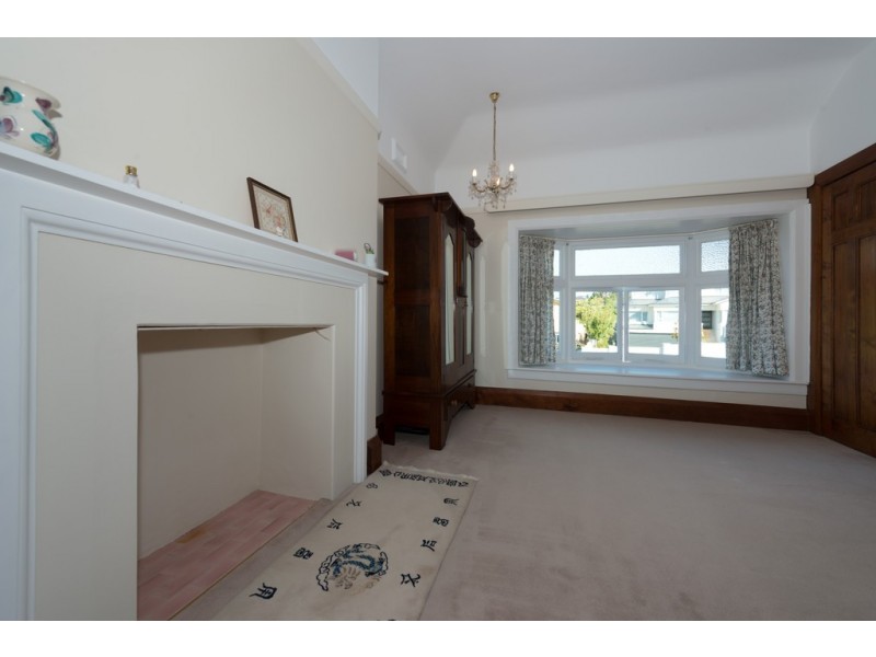 17 Red Chapel Avenue, Sandy Bay TAS 7005