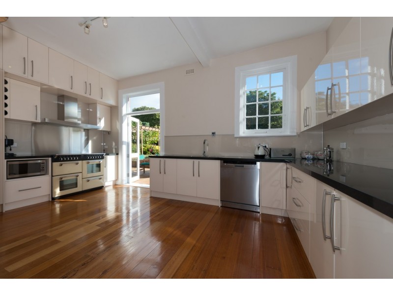 17 Red Chapel Avenue, Sandy Bay TAS 7005