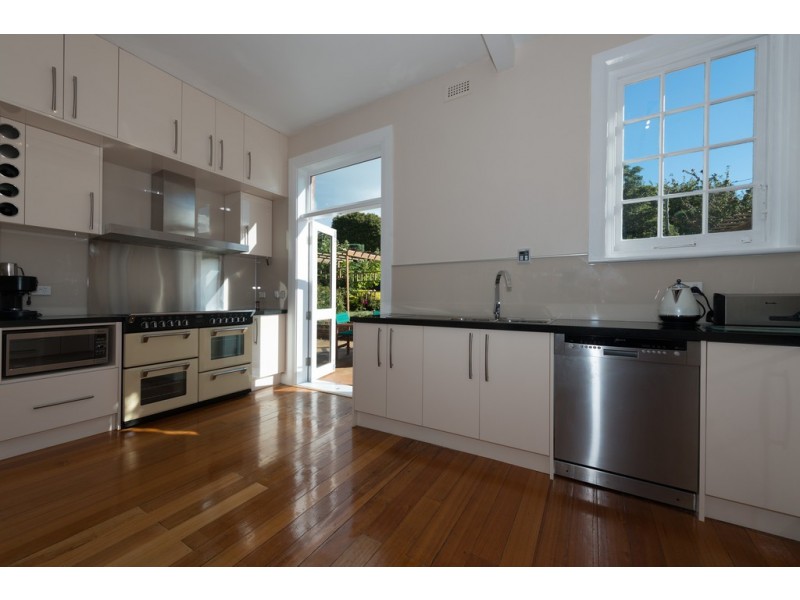 17 Red Chapel Avenue, Sandy Bay TAS 7005