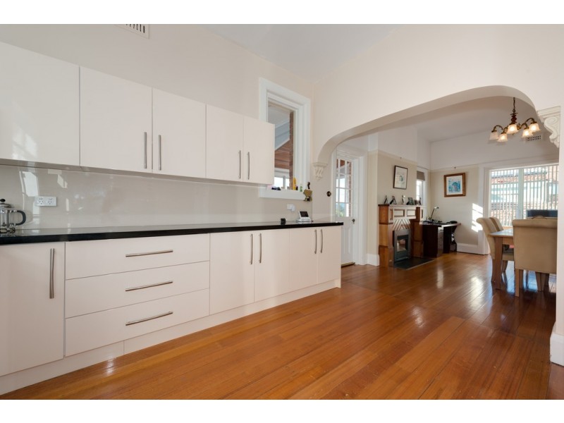 17 Red Chapel Avenue, Sandy Bay TAS 7005