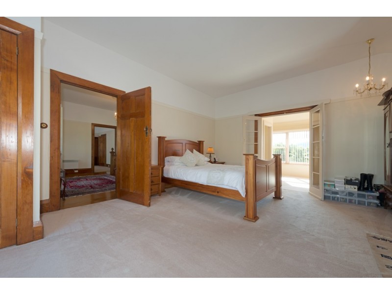 17 Red Chapel Avenue, Sandy Bay TAS 7005