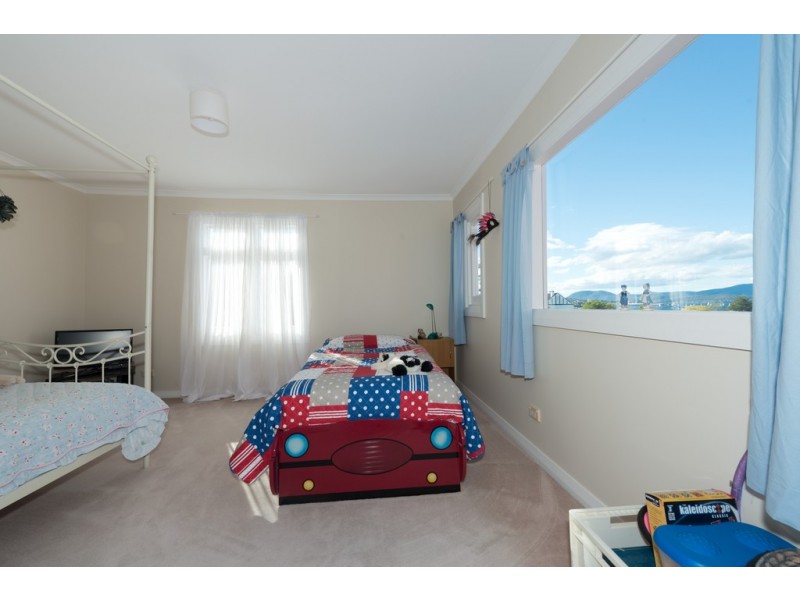 17 Red Chapel Avenue, Sandy Bay TAS 7005