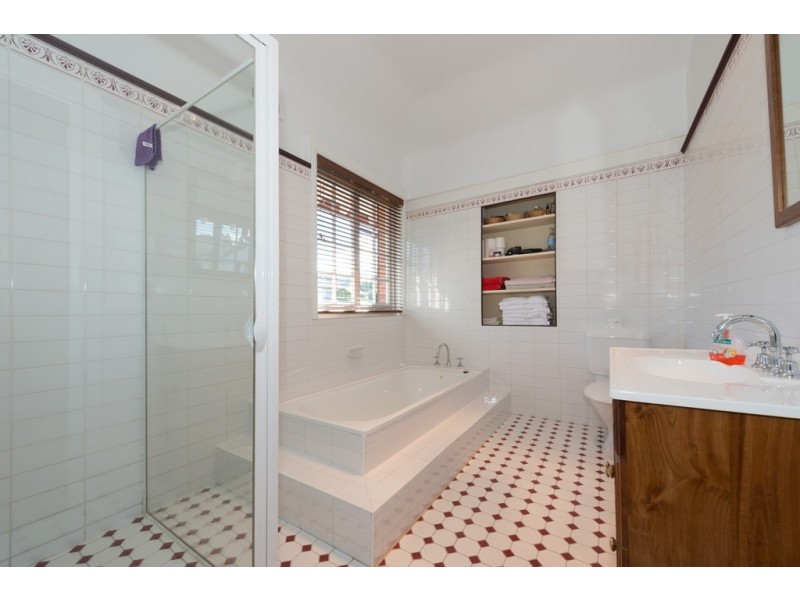 17 Red Chapel Avenue, Sandy Bay TAS 7005