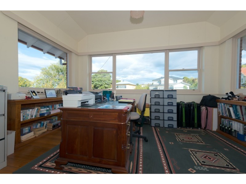17 Red Chapel Avenue, Sandy Bay TAS 7005