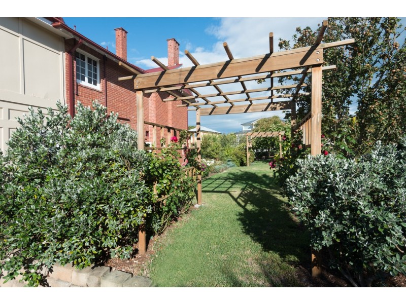 17 Red Chapel Avenue, Sandy Bay TAS 7005