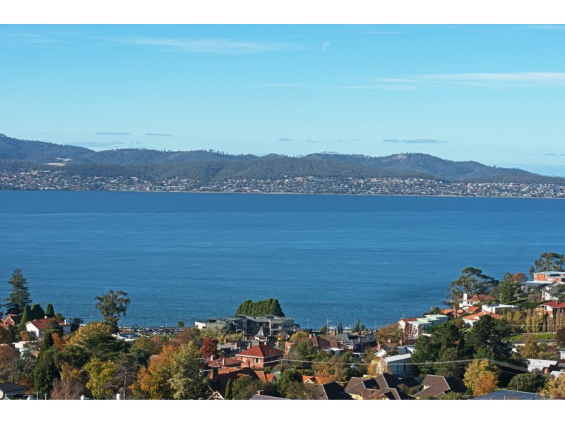 58 Lipscombe Avenue, Sandy Bay TAS 7005