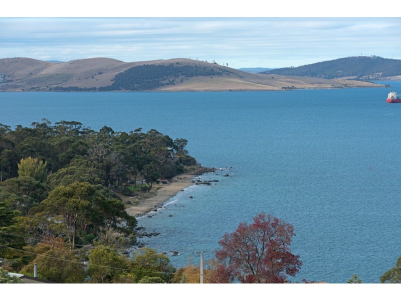 2 Tower Court, Taroona TAS 7053