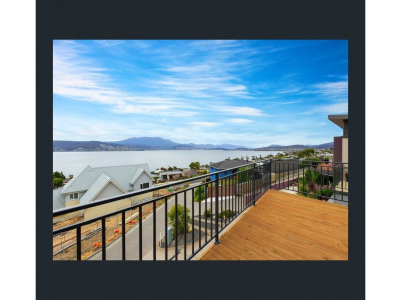 2/682 Oceana Drive, Tranmere TAS 7018