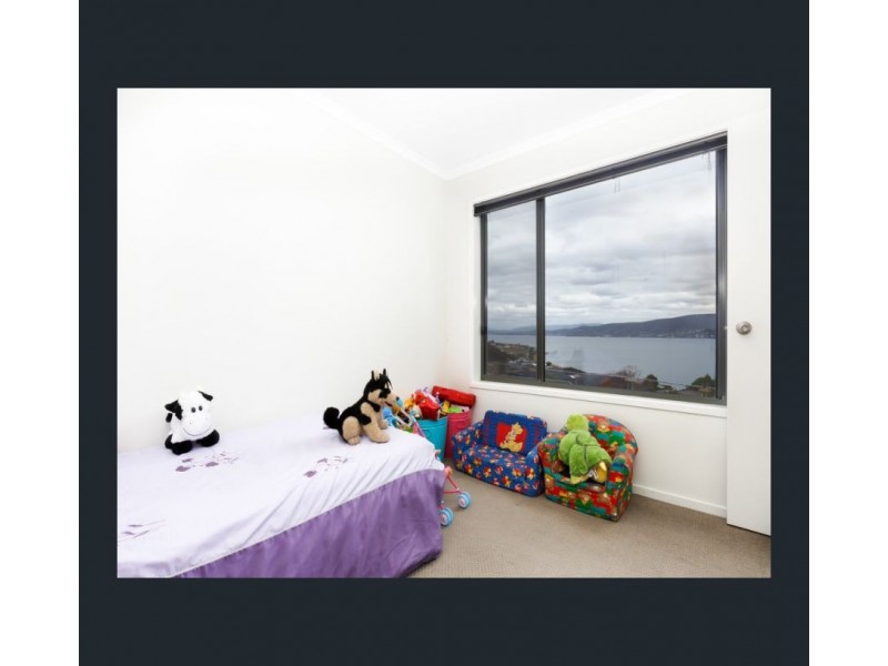 2/682 Oceana Drive, Tranmere TAS 7018