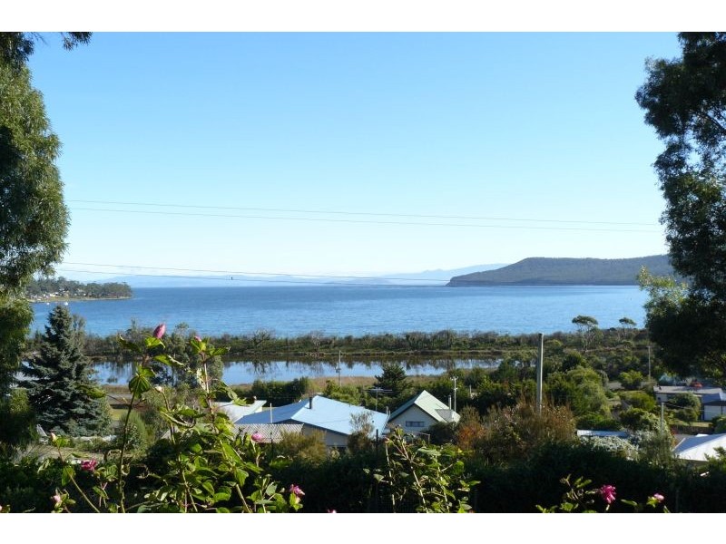33 Lagoon Road, White Beach TAS 7184