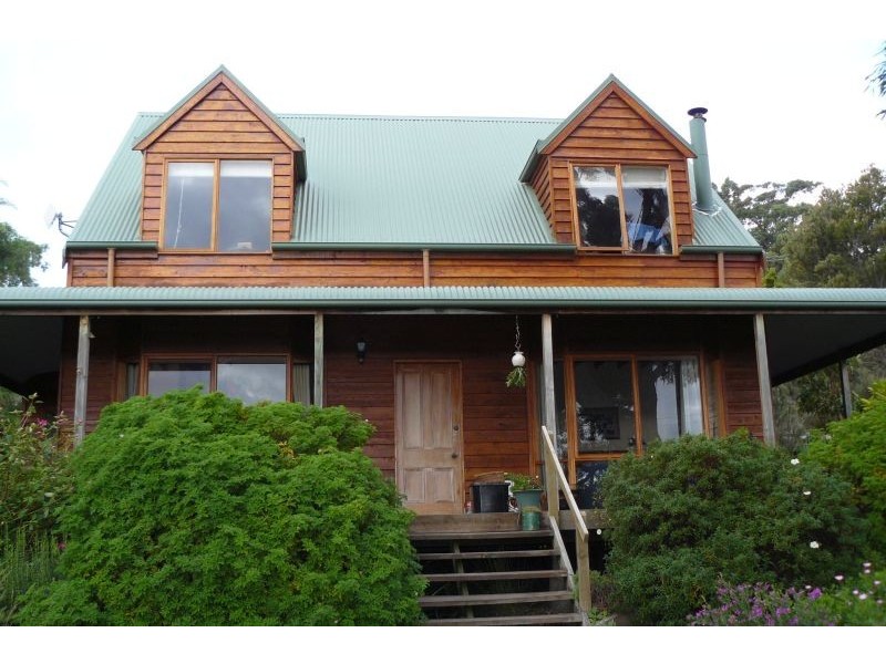 33 Lagoon Road, White Beach TAS 7184