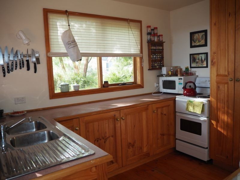 33 Lagoon Road, White Beach TAS 7184