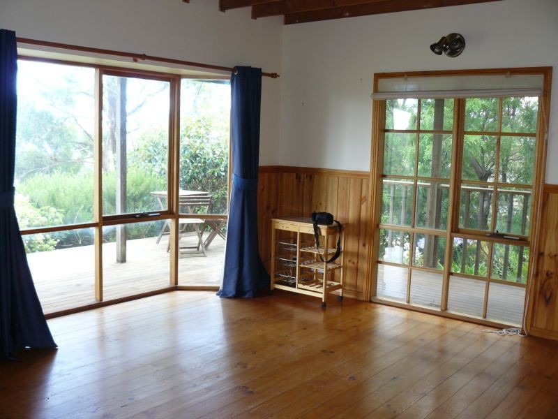 33 Lagoon Road, White Beach TAS 7184