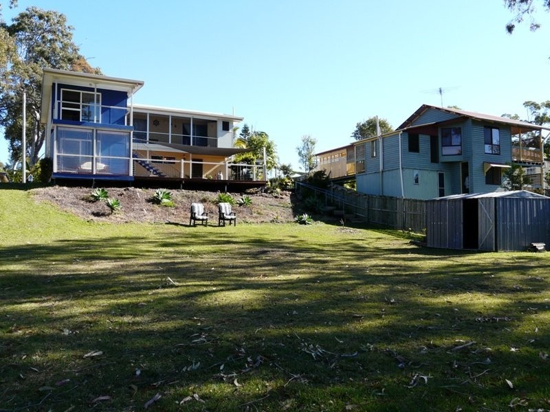 37 Jan St, Macleay Island QLD 4184
