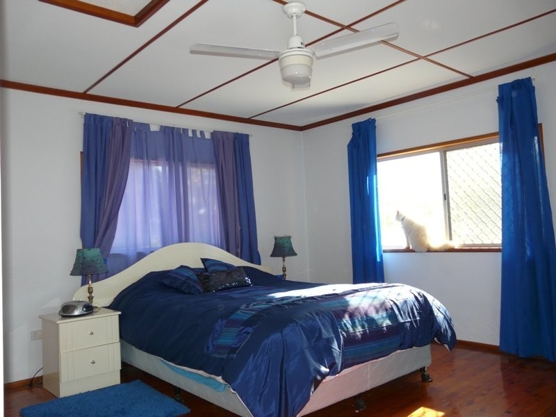 37 Jan St, Macleay Island QLD 4184