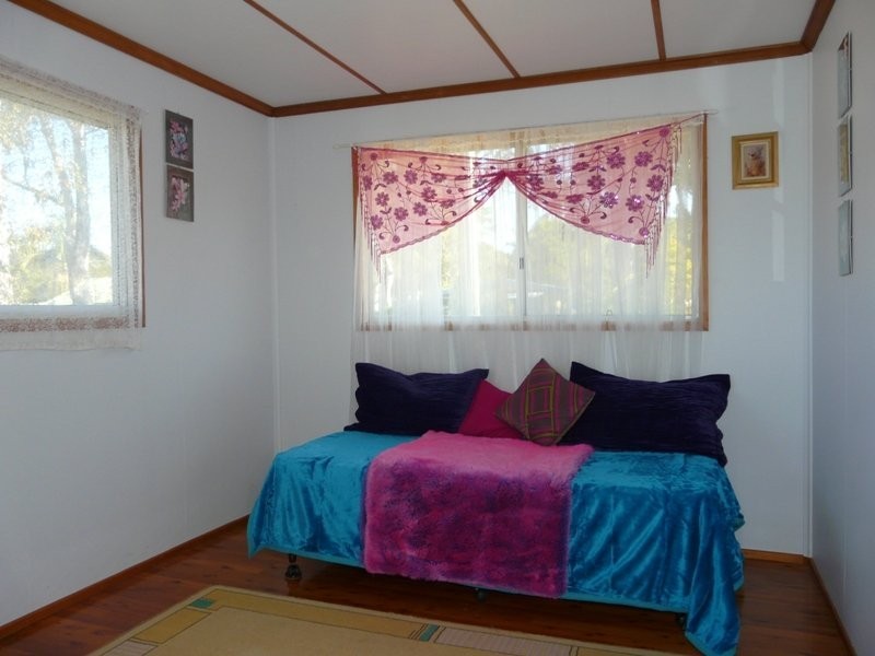 37 Jan St, Macleay Island QLD 4184
