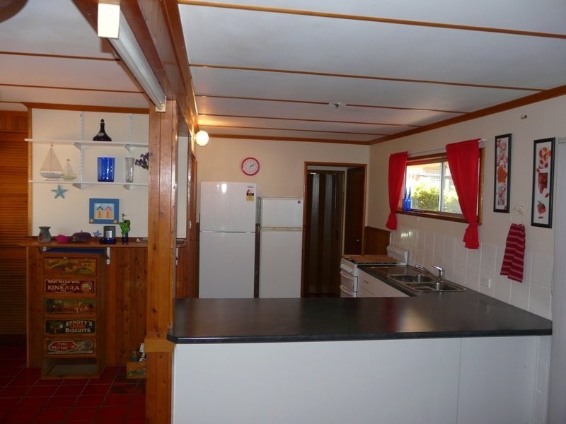 37 Jan St, Macleay Island QLD 4184