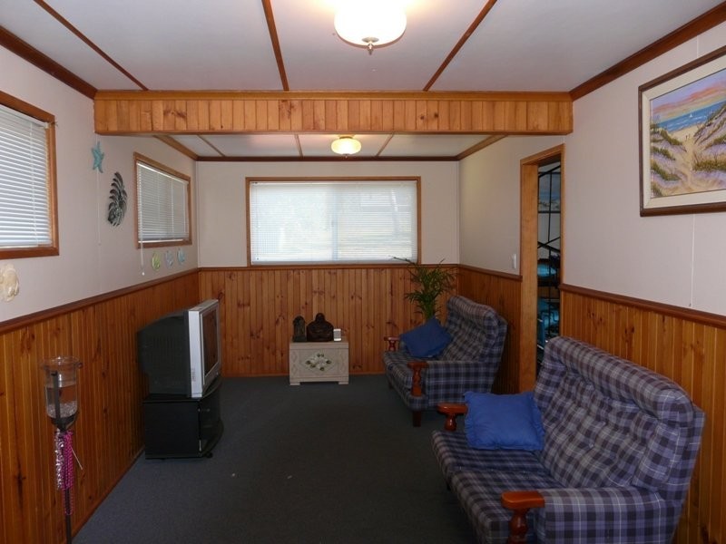 37 Jan St, Macleay Island QLD 4184